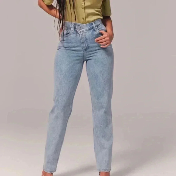 Abercrombie and Fitch 90s Straight Ultra High Rise Jeans Size 2 EUC - Picture 1 of 4